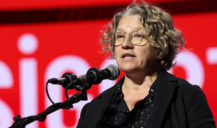 Hacer Foggo CHP'ye sitem etti