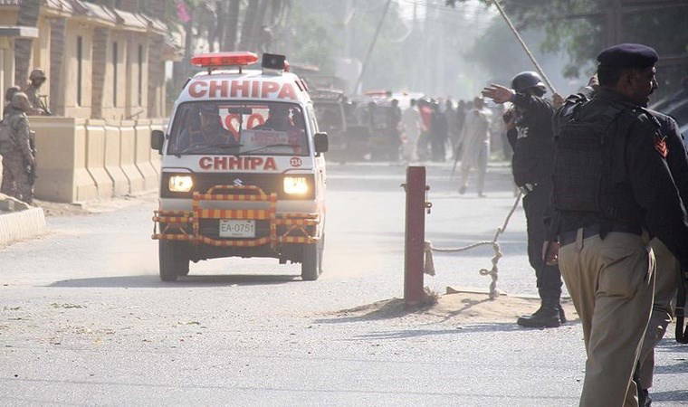 Pakistan'da roketli saldırı: Ayrılıkçı grup ile güvenlik güçleri çatıştı