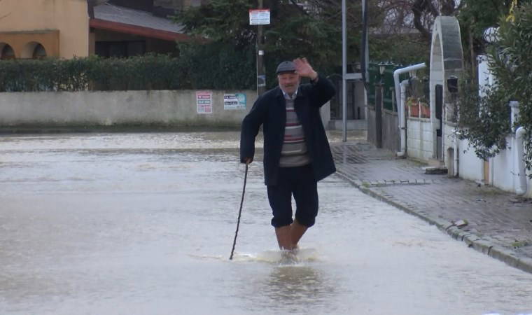 Silivri'de dere taştı, sokaklar göle döndü