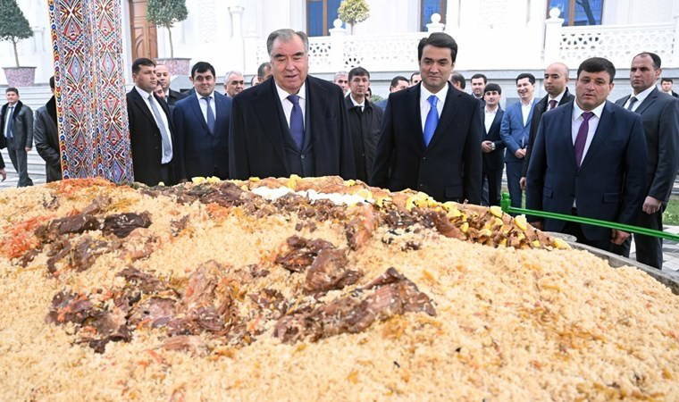 Tacikistan lideri Rahman: 'İki yıllık gıda stoklayın'