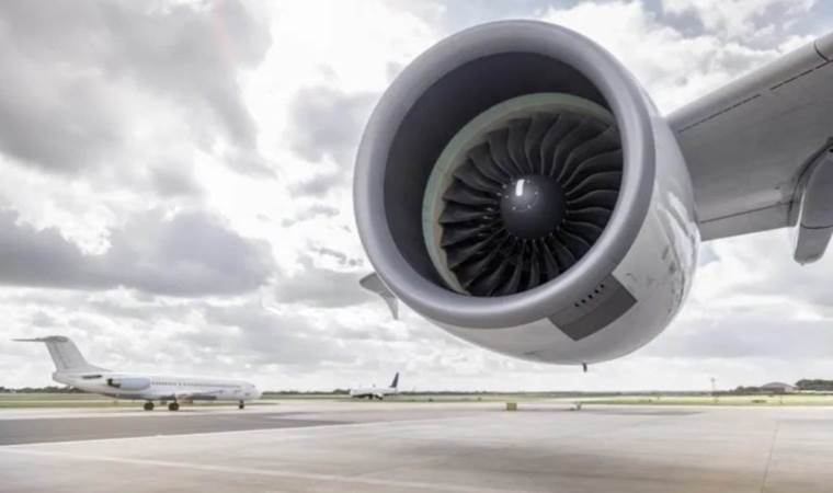 Cesedi uçak motorunda bulundu: Polis soruşturma başlattı