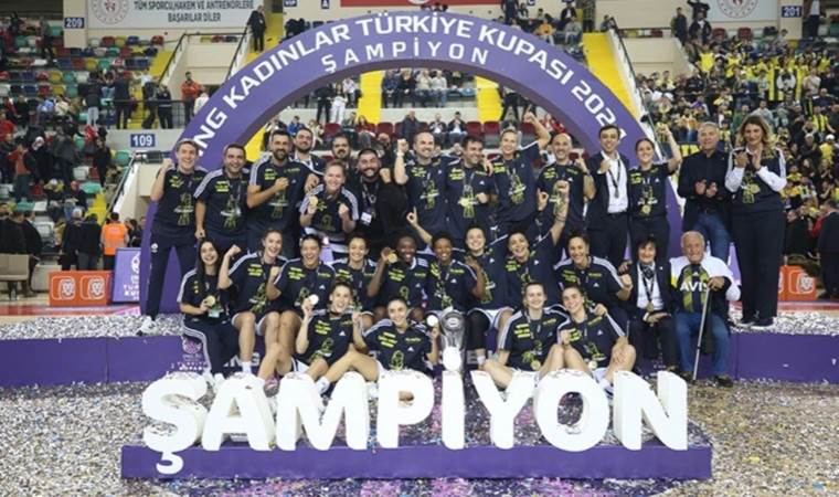 Nefes kesen maçta kupa uzatmalarda geldi: Fenerbahçe Alagöz Holding şampiyon!