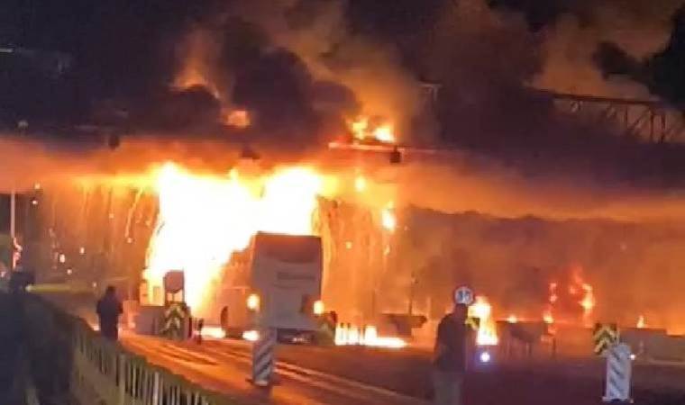 Korkunç kaza... Mersin'de yolcu otobüsü gişeye çarpıp, alev aldı!