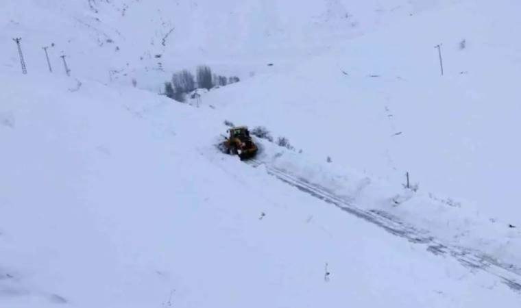 Hakkari’de 74 yerleşim yeri ulaşıma kapandı