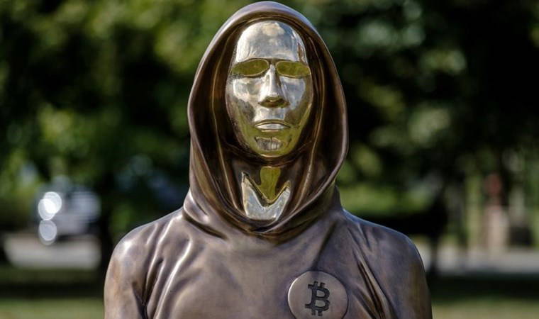 Bitcoin'in sır dolu sahibinin hesabına gizemli havale