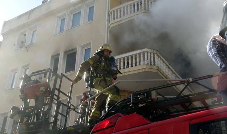 Avcılar'da korkutan yangın: 4 kişi kurtarıldı!