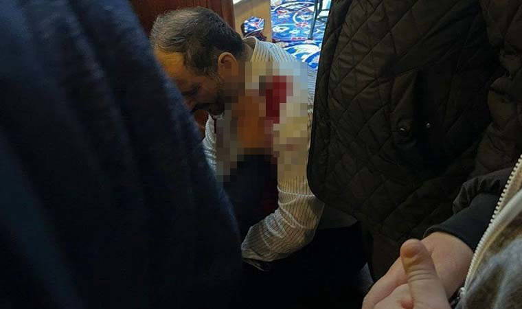 Son dakika... Fatih Camisi imamı ve cemaatten bir kişi bıçaklı saldırıda yaralandı!