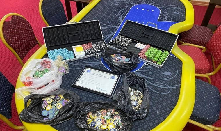 Adana'da kumar oynarken yakalananlara 3 milyon lira ceza!