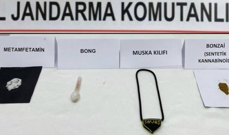 Uyuşturucuyu muskaya saklamış!
