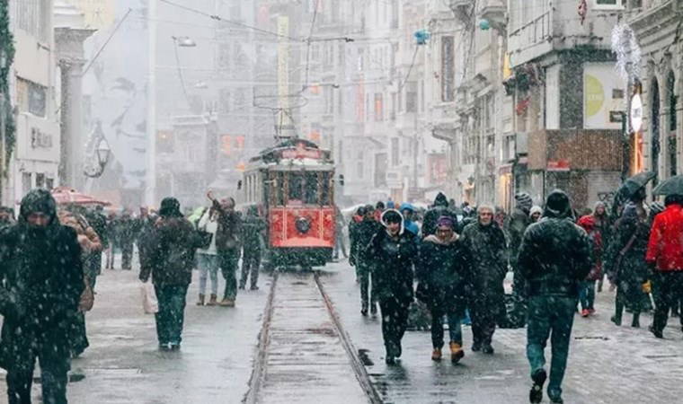 Meteoroloji ve AKOM uyarmıştı! İstanbul'da kar yağışı başladı!