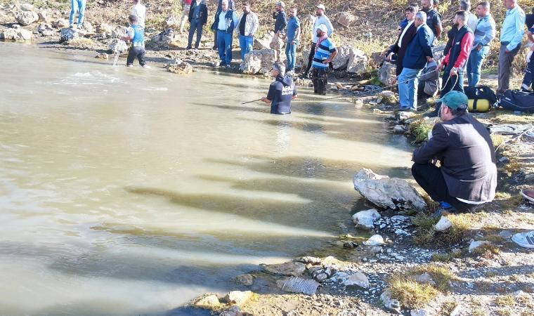 Baba ile oğlu girdikleri kaplıca suyunda boğuldu