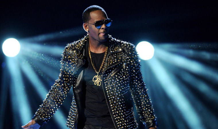 Cinsel suçlar nedeniyle hüküm giymişti... Hapisteki şarkıcı R. Kelly'yi kızı da suçladı: 'Beni taciz etti'