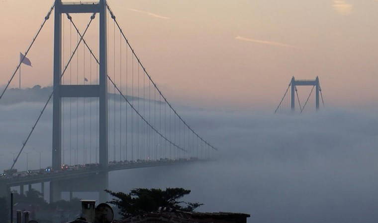 İstanbul Boğazı'nda 'sis' etkisi: Gemi trafiği çift yönlü askıya alındı