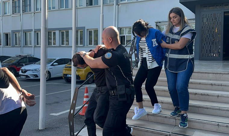 Rossiya viloyatlarida uyda yalangoch qizlar