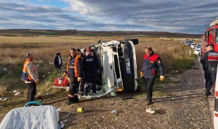 Çorum’da feci kaza... TIR ile işçi servisi çarpıştı: 1 ölü, 14 yaralı