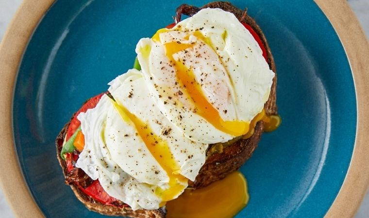 Bu sağlıklı ve pratik kahvaltılığı çok seveceksiniz : Sebzeli poşe yumurta tarifi