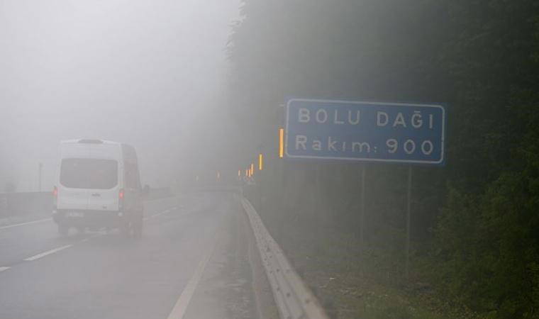 Bolu Dağı'nda sağanak ve sis görüş mesafesini düşürdü