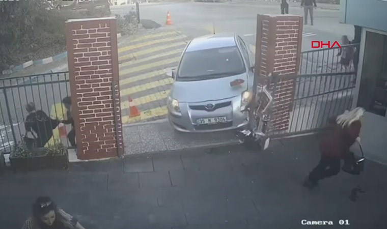 İzmir'de aynı okulda peş peşe kazalar: El freni çekilmeyen araç bahçeye girdi