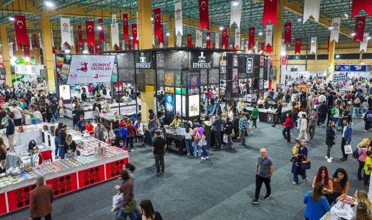 Cumhuriyet yazarları okurlarıyla buluştu