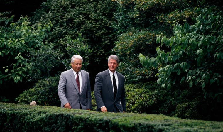 Alman tarihçi ortaya çıkardı: Yeltsin'in, Clinton'dan talebi ne oldu?