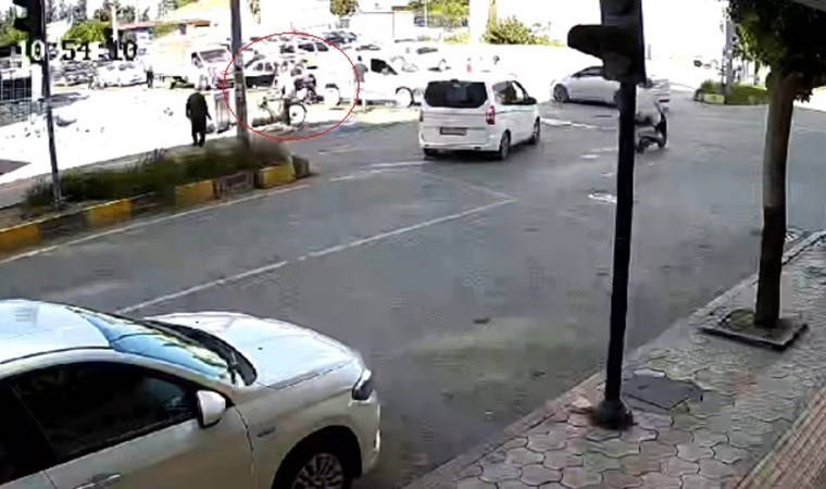 Trafikte tartıştı... Aracını üzerlerine sürüp yaraladı!