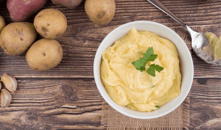 Pürüzsüz patates püresinin sırrı: Altın kıvamında patates püresi tarifi...