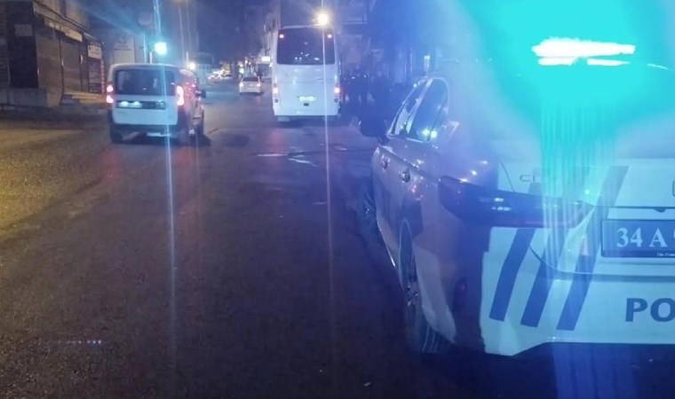 İstanbul'da silahlı bıçaklı ’laf atma’ kavgası: 2 yaralı