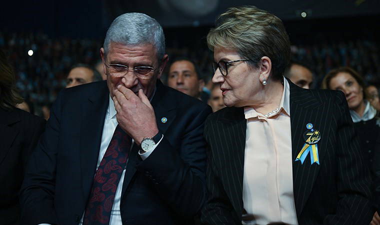 İYİ Parti etkinliğinde yan yana oturdular