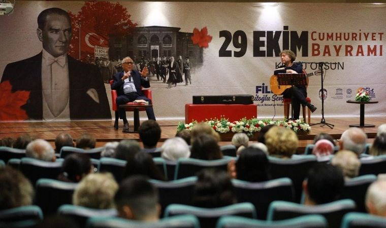 'Cumhuriyet’in Aydınlığı' mısralarla melodileri buluşturdu