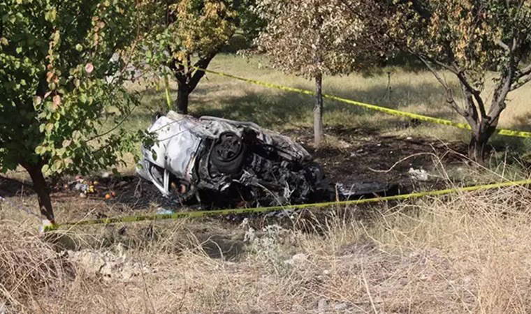 Malatya'da feci kaza... Otomobil, devrilip alev aldı: 2 ölü