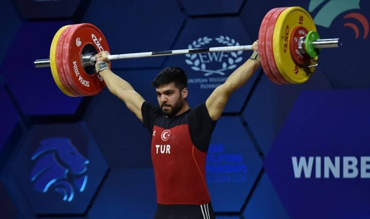 Tek başına 3 madalya aldı