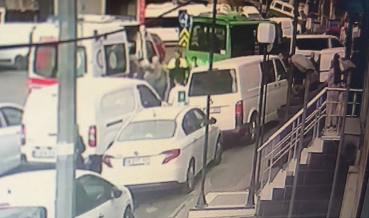 Kağıthane'de minibüs dehşet saçtı: 6 yaralı