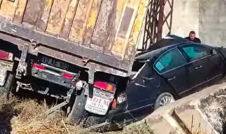 Şanlıurfa'da feci kaza... Kamyonla ile otomobil çarpıştı: Ölü ve yaralılar var!