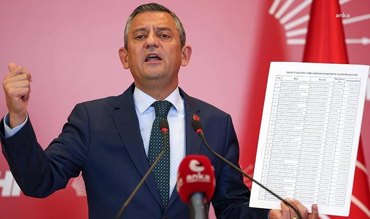 Özgür Özel'in kürsüde gösterdiği liste ortaya çıktı: İşte AKP'li belediyelerin 'etkinlik' harcamaları!