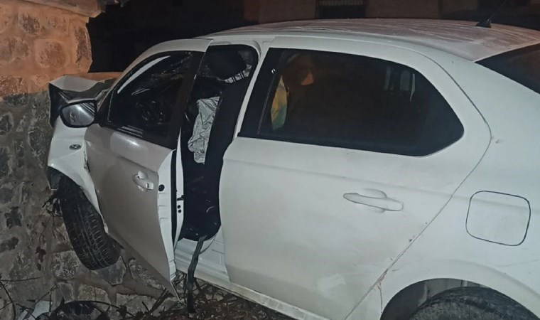 Tokat'ta camiye otomobil çarptı: 8 yaralı!