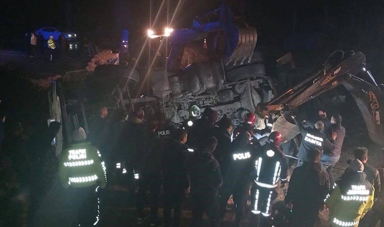 Malatya'da kazaya müdahale eden polisler TIR'ın altında kaldı: 1 polis şehit oldu!
