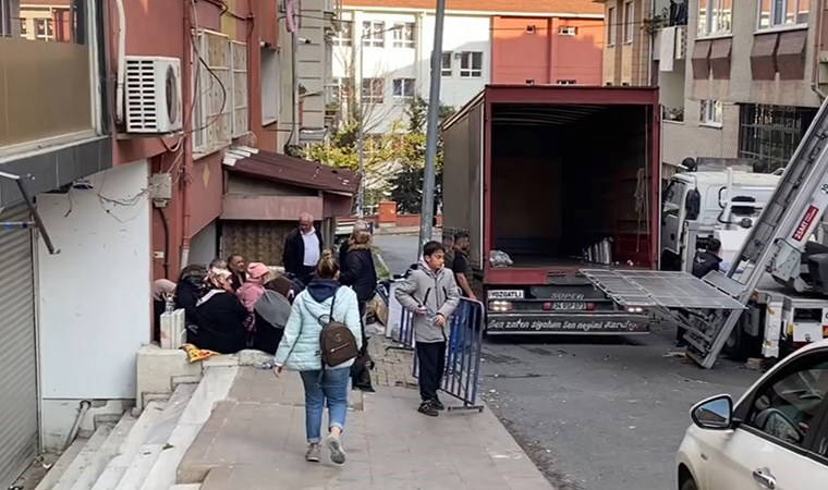 Küçükçekmece'de ağır hasarlı 5 katlı binaya 'tahliye' izni