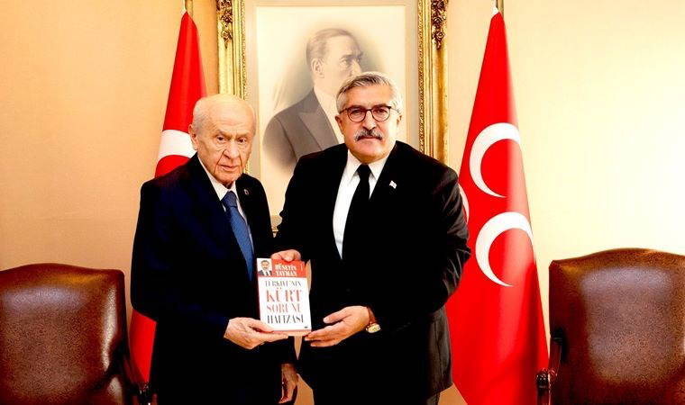Bahçeli’nin masasındaki kitapta ne yazıyor?