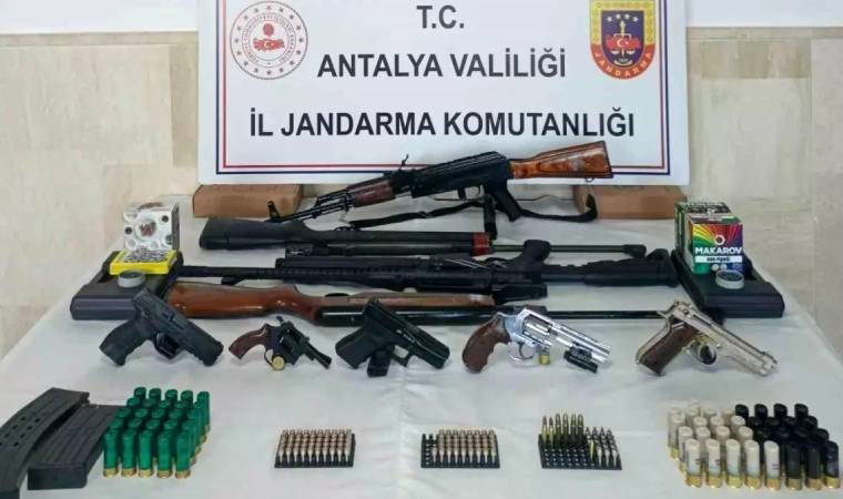 Antalya’da 7 adrese eş zamanlı silah operasyonu!