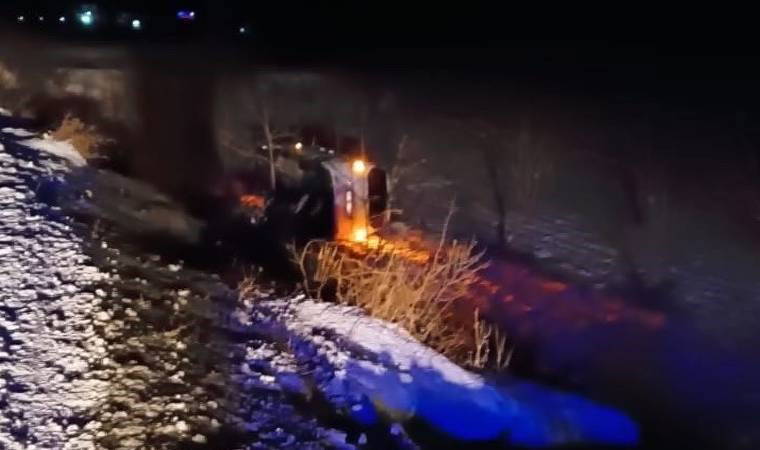 Adıyaman'da otomobil şarampole yuvarlandı: Yaralılar var!