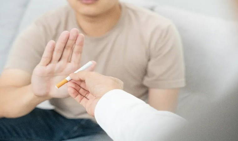 İngiltere, çocukların sigara içmesini yasaklamaya hazırlanıyor