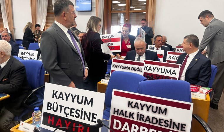 Bütçe görüşmelerinde CHP ve DEM milletvekillerinden kayyum protestosu: 'Kayyum değil sandık temizler'
