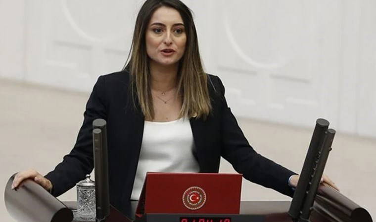 ‘Gençlerin hakkını gasp etmeyi bırakın’ diyerek duyurdu...