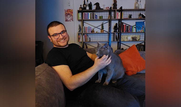 Beyoğlu’nda 4 katlı binanın terasından düşen genç mühendis hayata tutunamadı