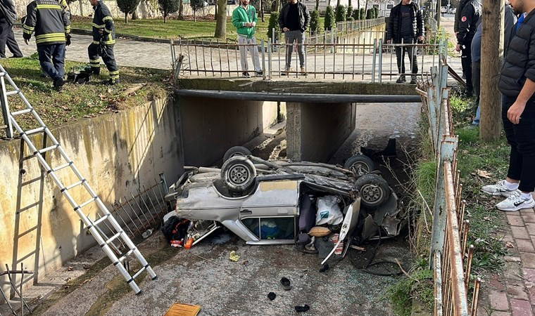 Otomobil dereye uçtu... Sürücüsü yaralandı!