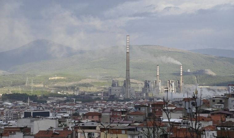 İlçeyi kara duman, kül, sis, toz ve koku kapladı