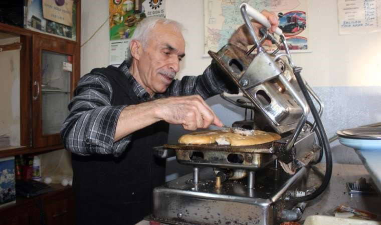 40 yıllık esnaftan akılalmaz tost fiyatı: 10 TL'ye satıyor