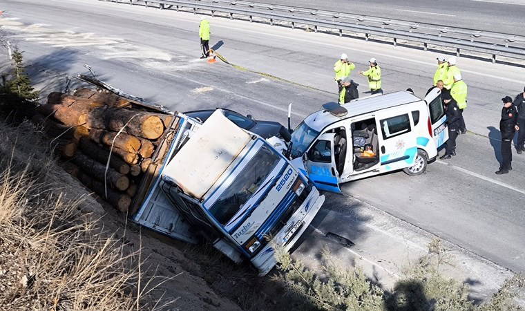 Otobüs, polis aracı ve kamyona çarptı: 1'i polis 5 öğrenci yaralandı!
