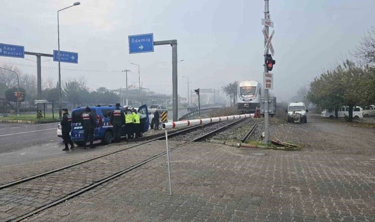 Aydın'da trenin çarptığı kadın ağır yaralandı