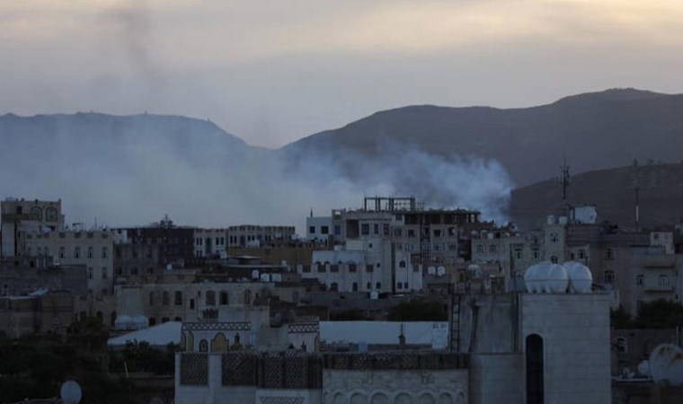 ABD, Yemen’in başkenti Sana’yı vurdu